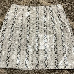 Entro snake skin skirt size Large